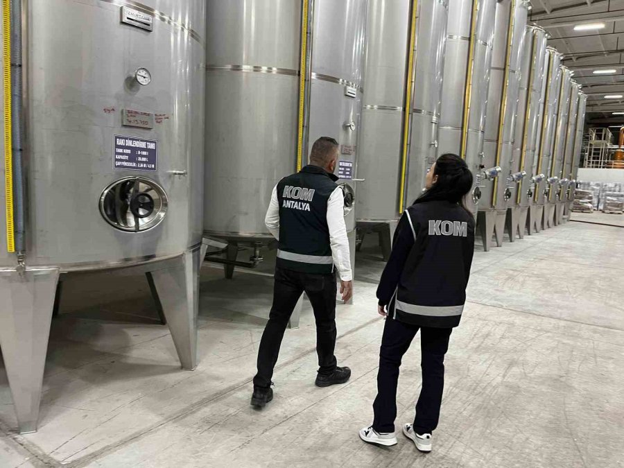 Cumhuriyet Tarihinin En Büyük Alkol Kaçakçılığı Operasyonunun Görüntüleri Ortaya Çıktı