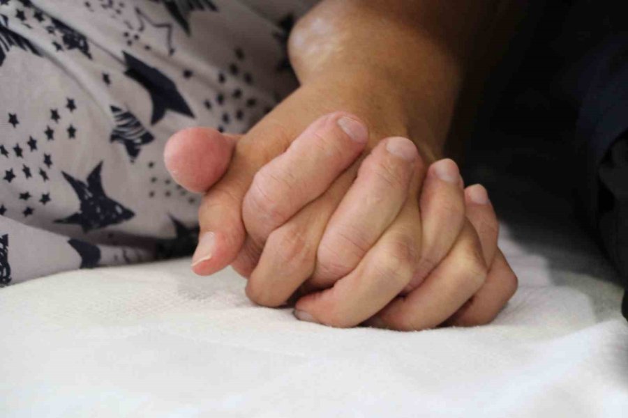 Yaşamasına Yüzde 1 İhtimal Verilen Çiftin Sıra Dışı Aşkı