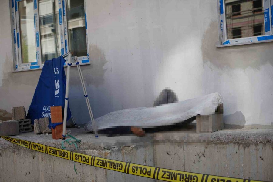 İş Görüşmesi İçin Gittiği Şantiye Önünde Ölü Bulundu