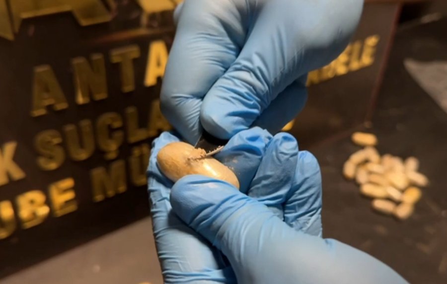 Uluslararası Uyuşturucu Ticaretine Büyük Darbe: Yuttukları Eroin Kapsülleriyle Havalimanında Yakalandılar