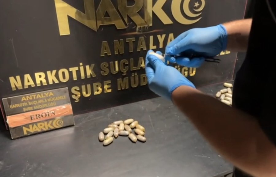 Uluslararası Uyuşturucu Ticaretine Büyük Darbe: Yuttukları Eroin Kapsülleriyle Havalimanında Yakalandılar