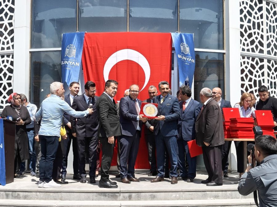 Bünyan’da Engeller El Ele Aşılıyor