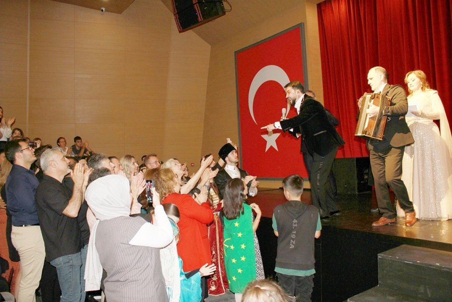 Mersin’de Çerkes Müziği Ve Dansı Rüzgarı Esti