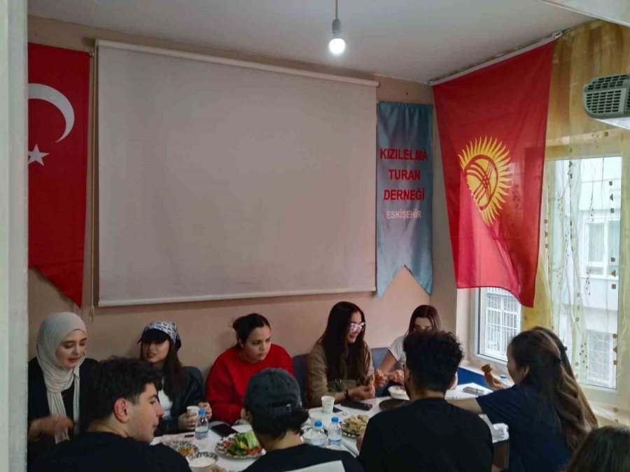 Eskişehir’de Türk Dünyası Öğrencileri Hıdırellez Coşkusu Yaşadılar