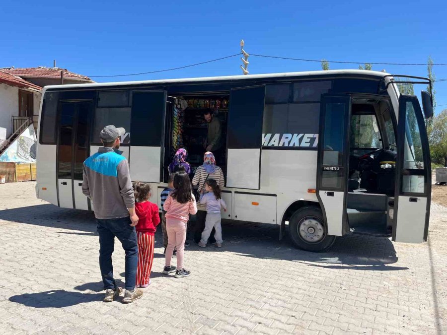 Marketini ’sırtına’ Sarıp Köyleri Gezmeye Başladı; "o Olmasa Aç Kalırız"