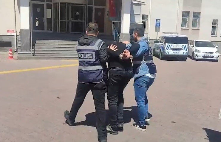 ’hırsızlık’ Suçundan Aranan Şahıs Yakalandı