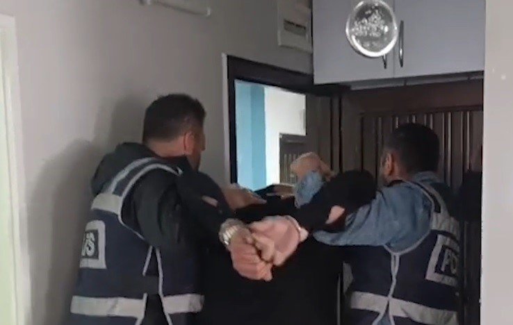 ’hırsızlık’ Suçundan Aranan Şahıs Yakalandı