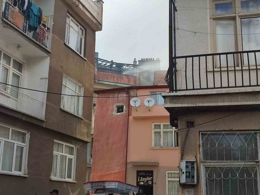 Konya’da Boş Apartmanda Yangın Paniği