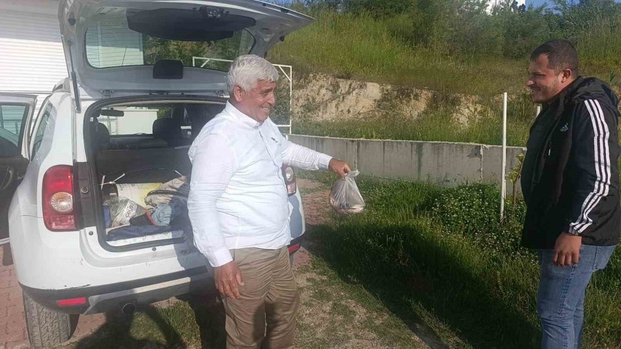 Camiye Gelen Eski Belediye Başkanına Büyük Şok: Bu Sefer Ayakkabı Değil, Otomobil Çalındı