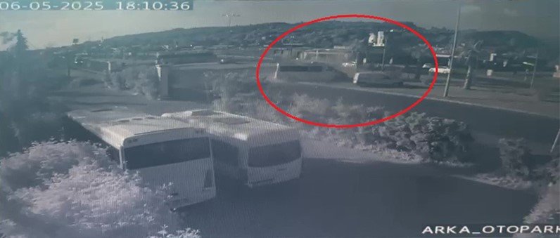 Hafif Ticari Araç İle Tur Aracı Çarpıştı, 3’ü Turist 4 Kişi Yaralandı