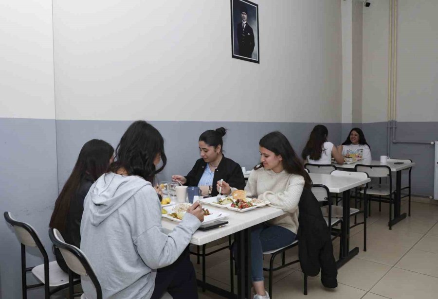 Mersin Büyükşehir Belediyesinden Gülnar’da Eğitim Hayatına Destek