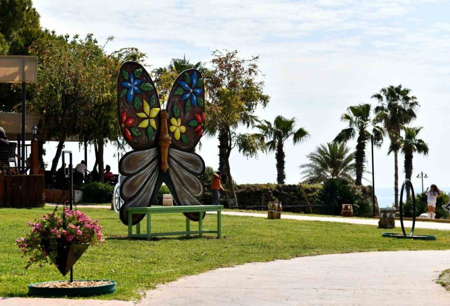 Muratpaşa’nın Renkli Emeği Çiçek Desenleri Günleri Başlıyor