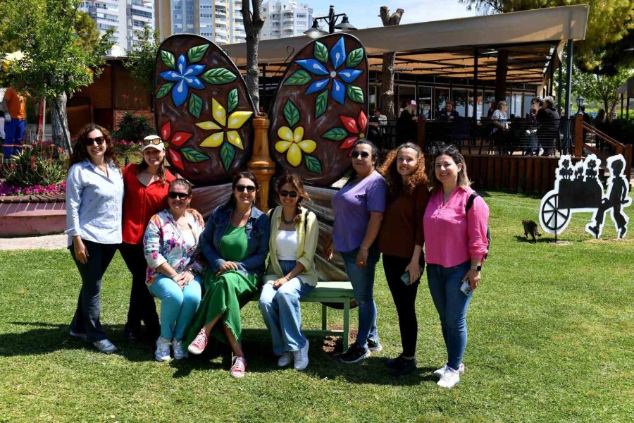 Muratpaşa’nın Renkli Emeği Çiçek Desenleri Günleri Başlıyor