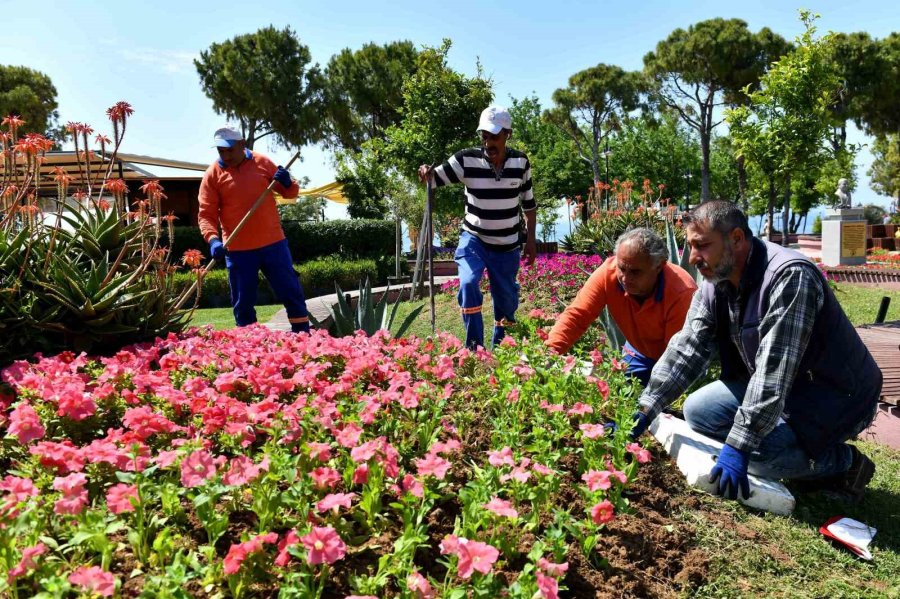 Muratpaşa’nın Renkli Emeği Çiçek Desenleri Günleri Başlıyor