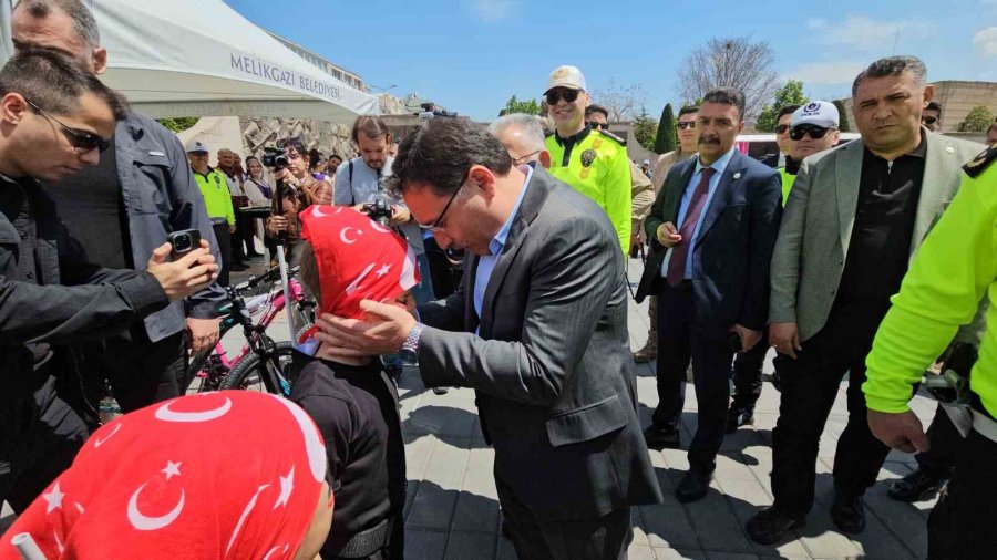 Vali Çiçek Ve Büyükkılıç Simülasyon Gözlüğünü Taktı, Mesaj Verdi