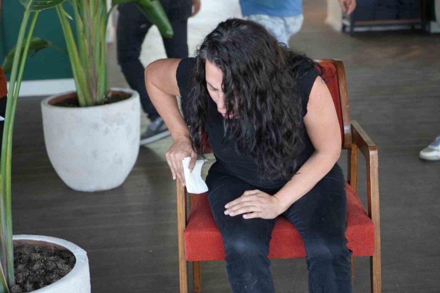 Konyaaltı Sahilinde Kıyı İşgali Denetimi Gerginliğe Dönüştü, Bazı Çalışanlar Fenalaştı