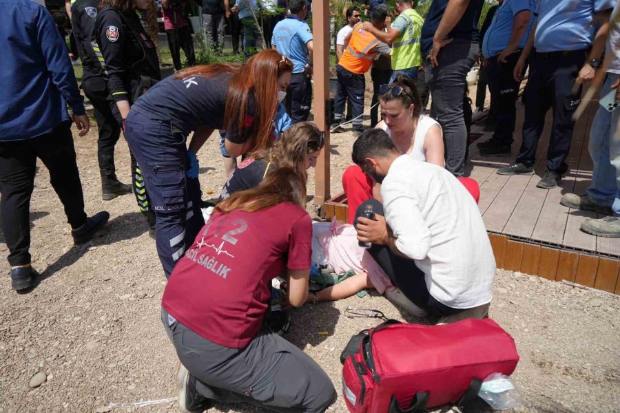 Konyaaltı Sahilinde Kıyı İşgali Denetimi Gerginliğe Dönüştü, Bazı Çalışanlar Fenalaştı