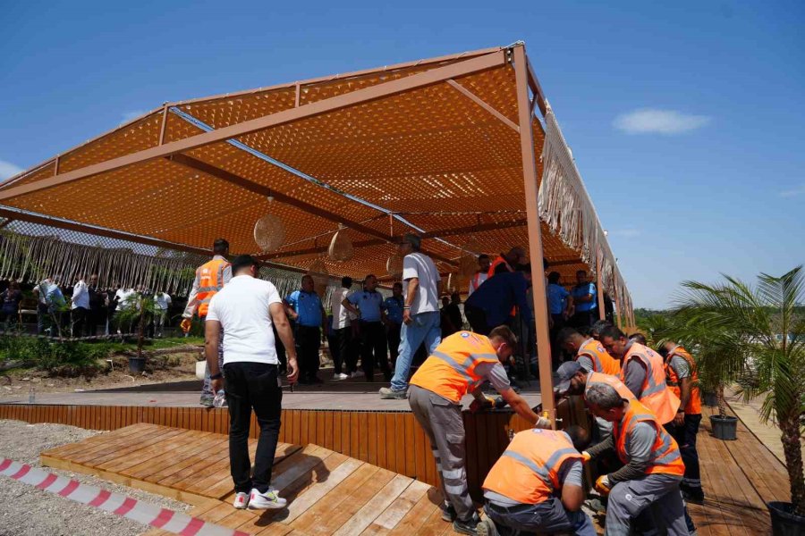 Konyaaltı Sahilinde Kıyı İşgali Denetimi Gerginliğe Dönüştü, Bazı Çalışanlar Fenalaştı