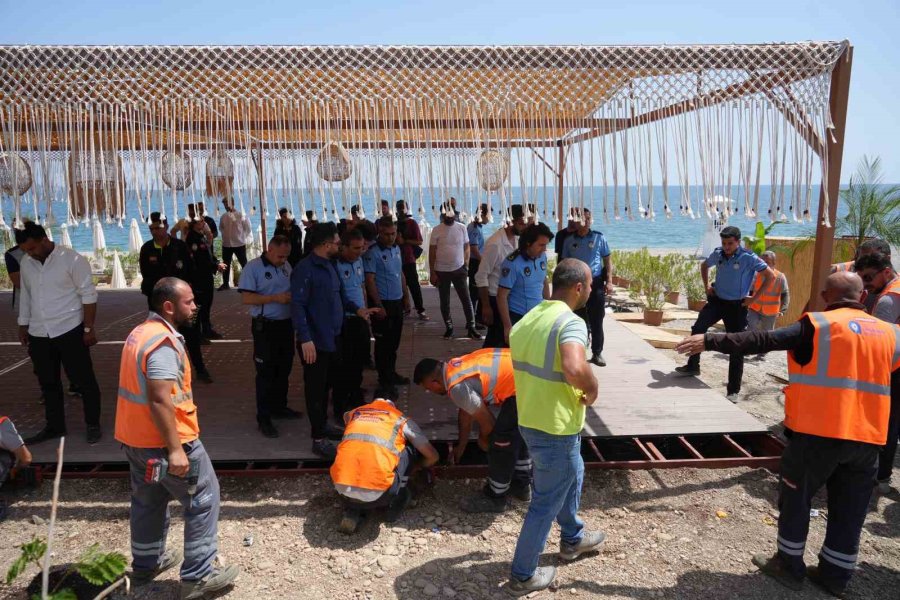 Konyaaltı Sahilinde Kıyı İşgali Denetimi Gerginliğe Dönüştü, Bazı Çalışanlar Fenalaştı