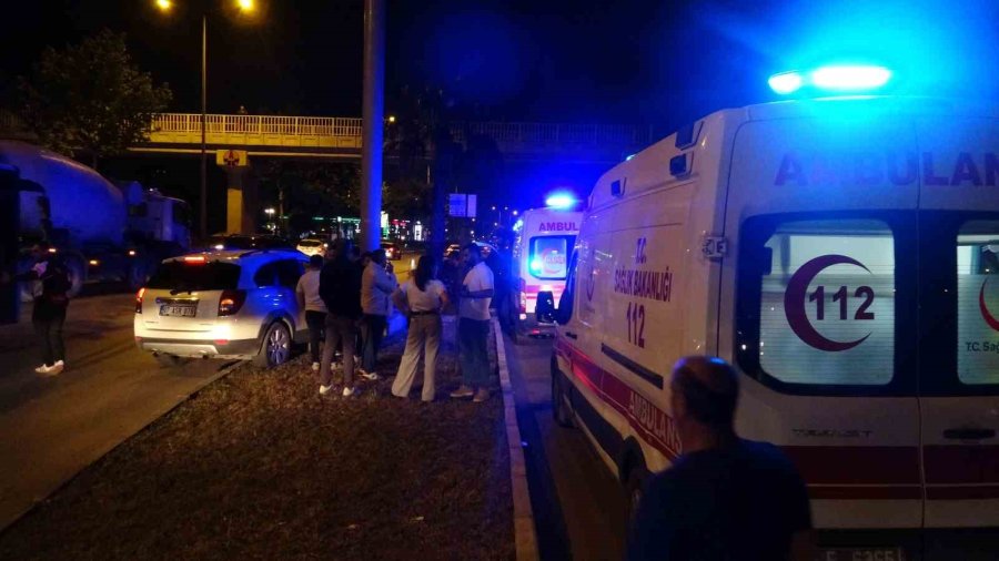 Kazada Yaralanan Kişiyi Hayatta Tutmak İçin Dakikalarca Kalp Masajı Yapıp Zamanla Yarıştılar