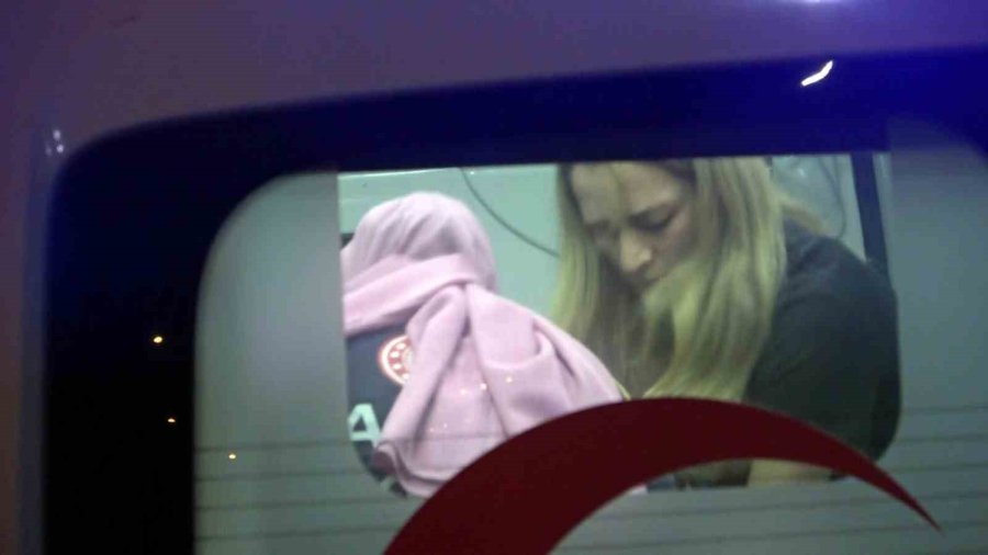 Kazada Yaralanan Kişiyi Hayatta Tutmak İçin Dakikalarca Kalp Masajı Yapıp Zamanla Yarıştılar