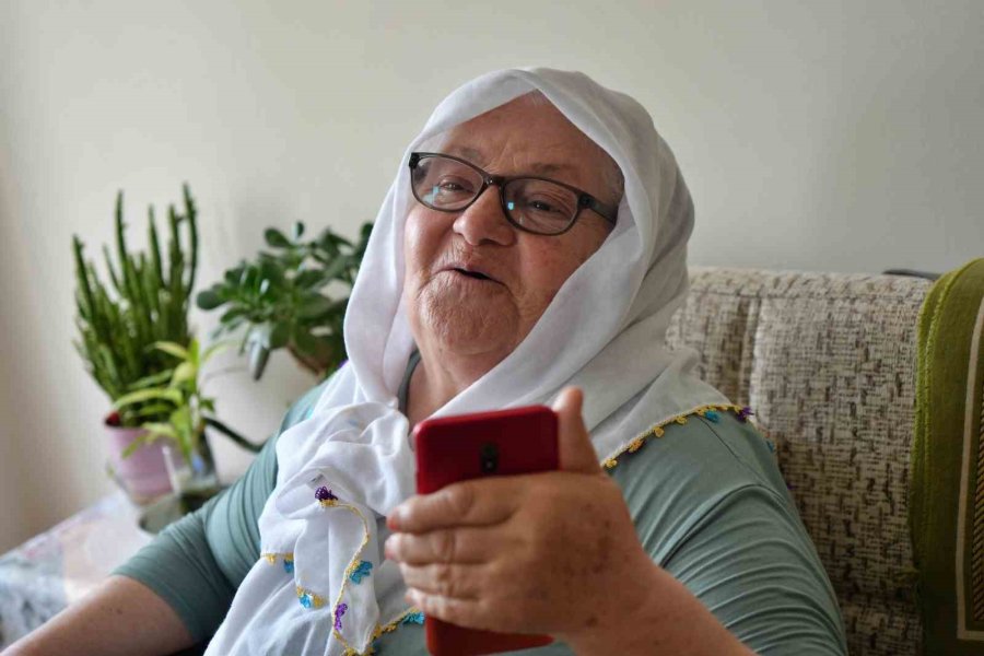 80 Yaşındaki Fahriye Nineyi Arayan Mit Amblemli Telefon Dolandırıcısı Aradığına Pişman Oldu