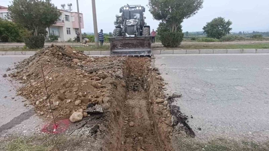 Mahkemeyi Kazanan Arazi Sahipleri Turizm Yolunu Kazıp Araç Trafiğine Kapattı