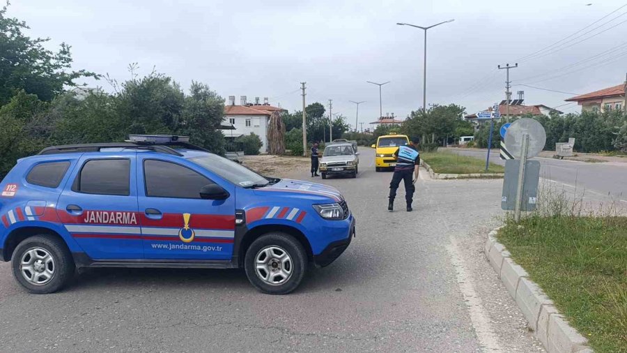 Mahkemeyi Kazanan Arazi Sahipleri Turizm Yolunu Kazıp Araç Trafiğine Kapattı