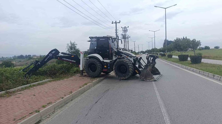 Mahkemeyi Kazanan Arazi Sahipleri Turizm Yolunu Kazıp Araç Trafiğine Kapattı