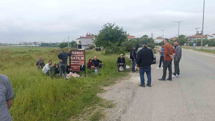 Mahkemeyi Kazanan Arazi Sahipleri Turizm Yolunu Kazıp Araç Trafiğine Kapattı