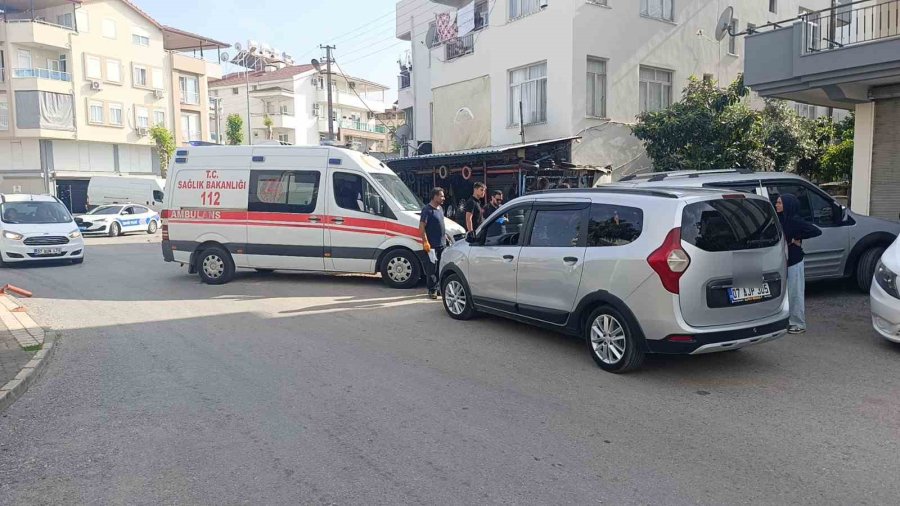Manavgat’ta Hafif Ticari Araç İle Otomobil Çarpıştı: 1 Yaralı