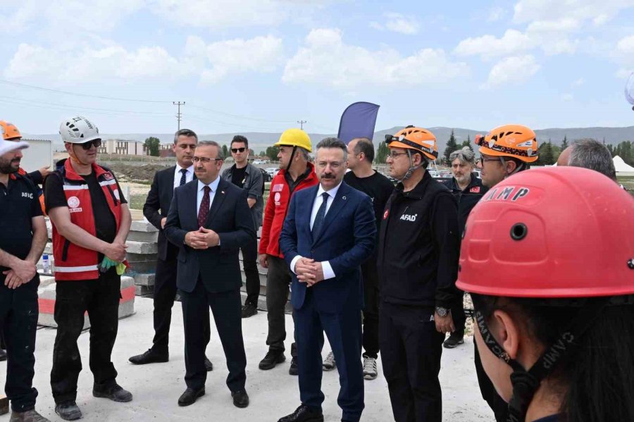 Eskişehir’de Öğretmenlere Depremde Arama Kurtarma Eğitimi Verildi
