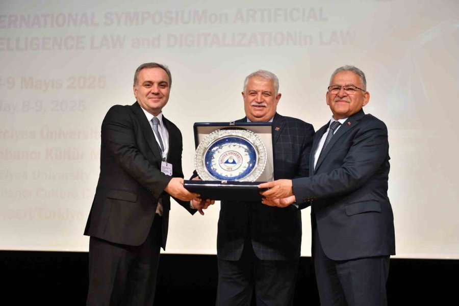 Başkan Büyükkılıç’tan ‘yapay Zekâ Ve ‘akıllı Şehircilik’ İş Birliği Çağrısı