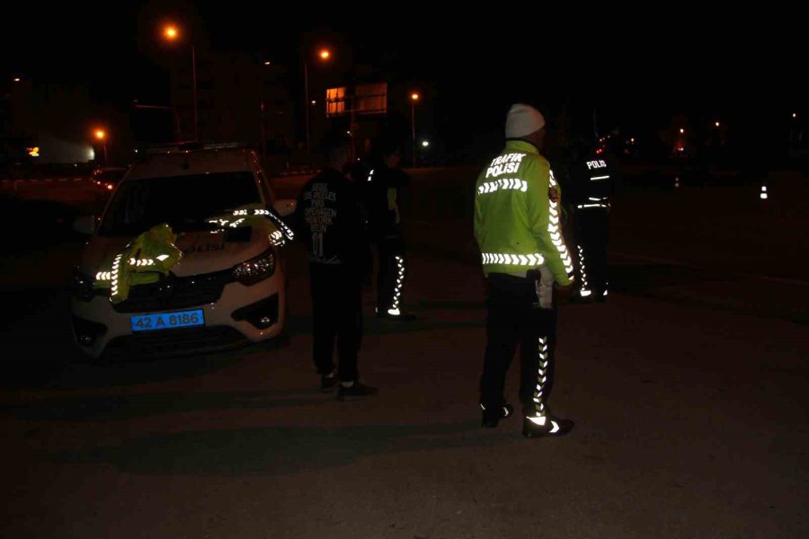 Arı Kovanı Yüklü Kamyonet Devrildi, Olanlar Oldu