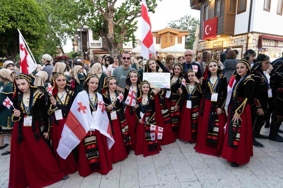 Manavgat’ta Dans Ve Müzik Festivaline Görkemli Açılış