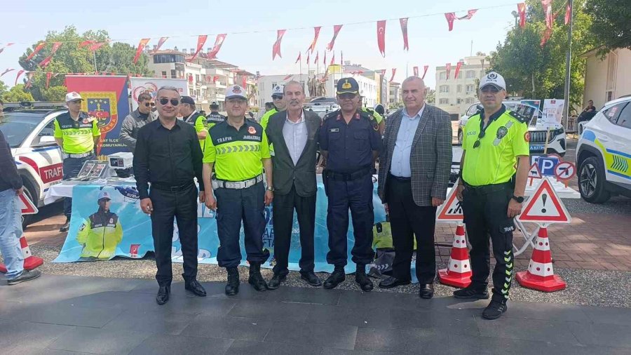 Manavgat’ta Örnek Sürücülere Plaket Verildi