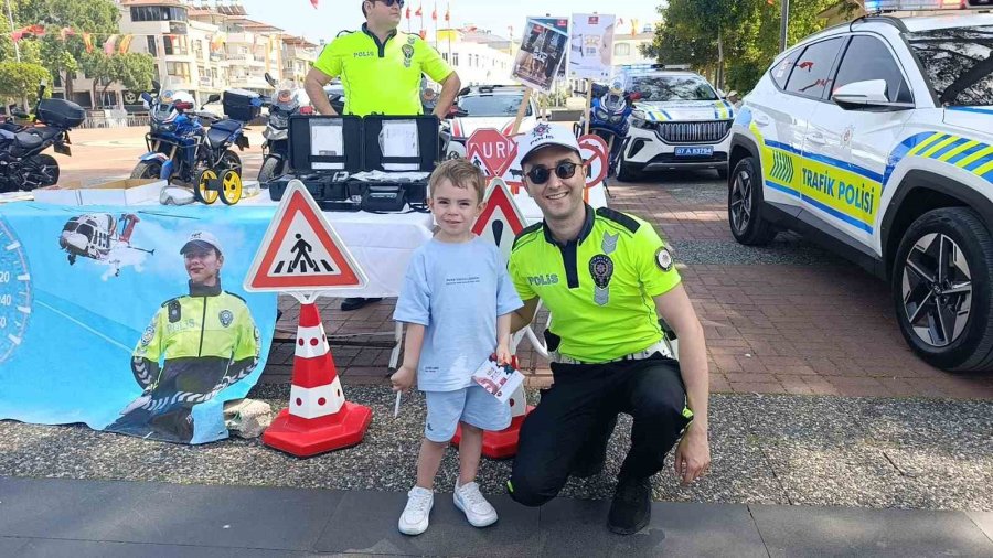 Manavgat’ta Örnek Sürücülere Plaket Verildi