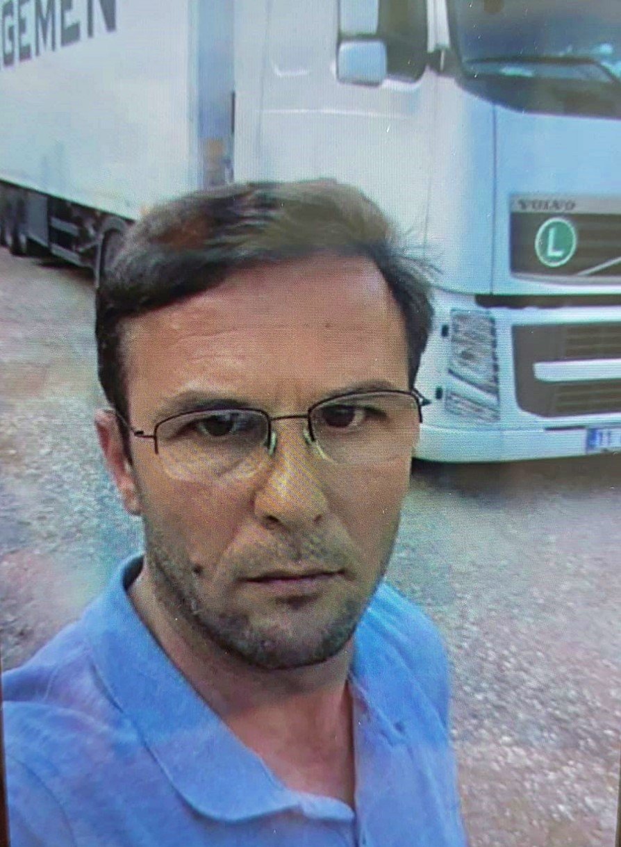 Kazada Yaralanan Kişiyi Hayatta Tutmak İçin Dakikalarca Kalp Masajı Yapıp Zamanla Yarıştılar