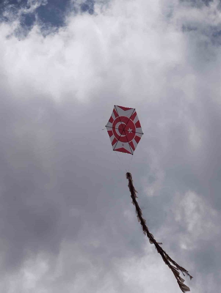 Niğde’de Öğrenciler Gençlik Yürüyüşü Yaptı