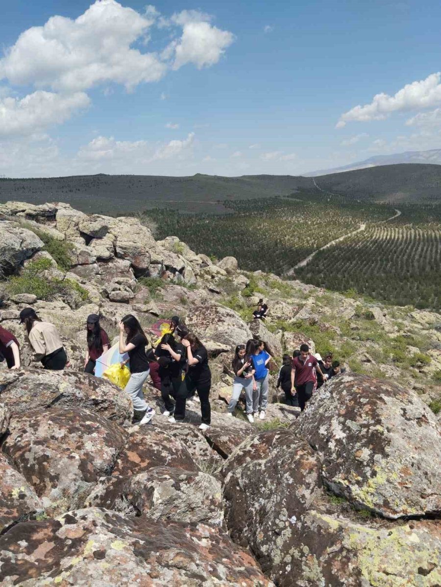 Niğde’de Öğrenciler Gençlik Yürüyüşü Yaptı