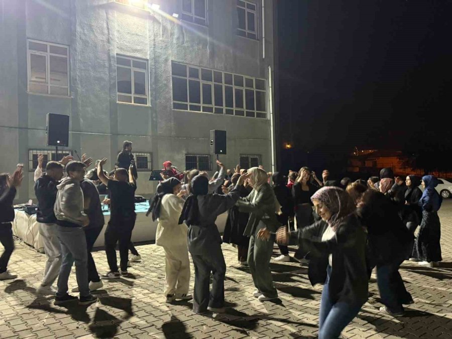 Ulukışla’da Üniversite Öğrencilerine Motivasyon Konseri