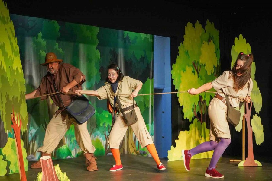 Tarsus’ta Minikler Tiyatro İle Buluşuyor