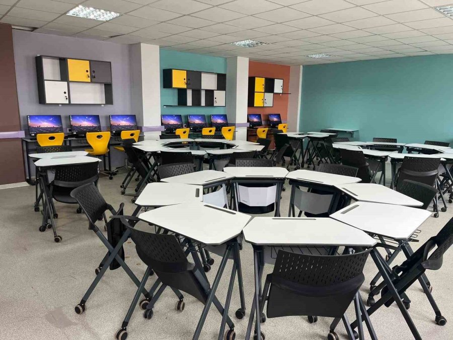 Eskişehir’de 45 Okulda Bt Laboratuvarları Ve Yenilikçi Sınıflar Yenileniyor