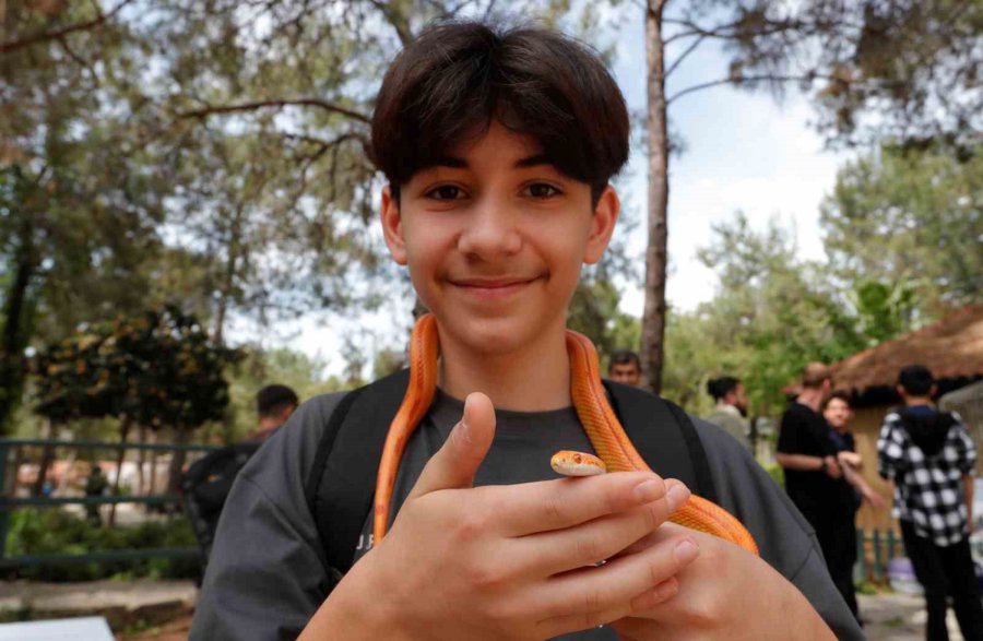 Antalya Doğal Yaşam Parkı’nda Annesiz Misafirlere Anneler Günü Kutlaması