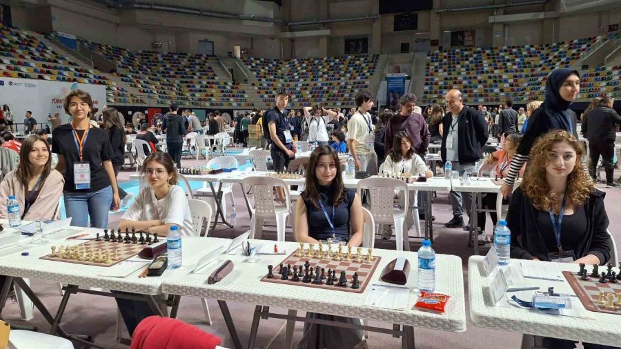 Eskişehir ‘fatih Fen Lisesi Kız Satranç Takımı’nın Büyük Başarısı