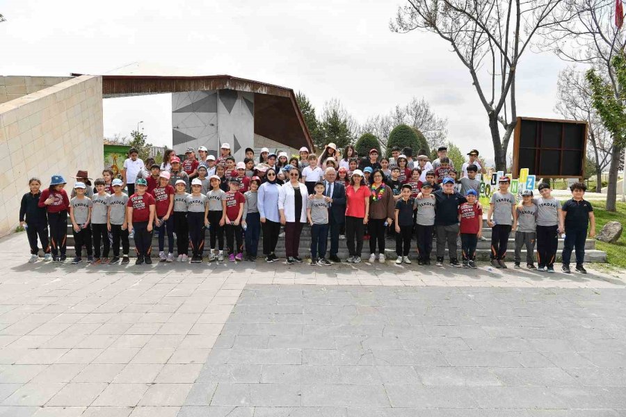 Başkan Büyükkılıç, Hayvanat Bahçesini Ziyaret Etti