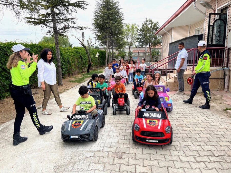 Kulu’da Anaokulu Öğrencilerine Trafik Güvenliği Eğitimi