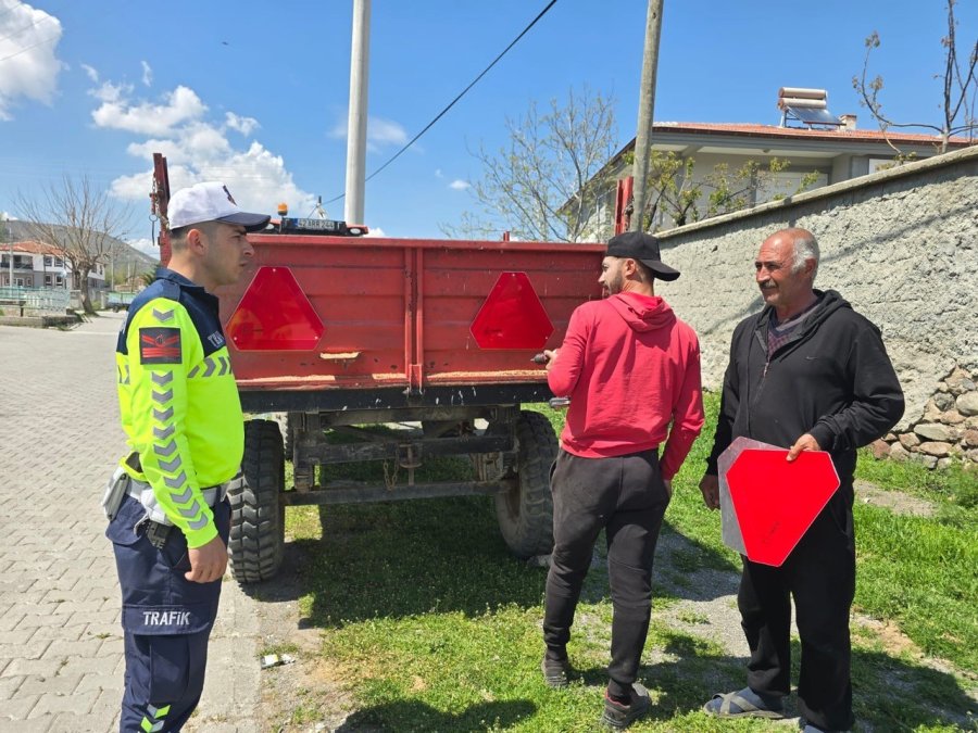 Kulu’da Çiftçilere Reflektör Dağıtıldı