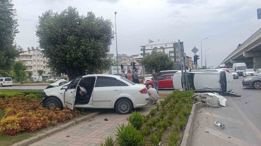 Devrilen Araçtan Yara Almadan Çıktılar