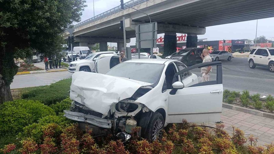 Devrilen Araçtan Yara Almadan Çıktılar